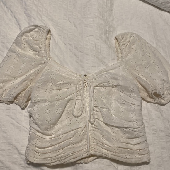 White top - Picture 1 of 2